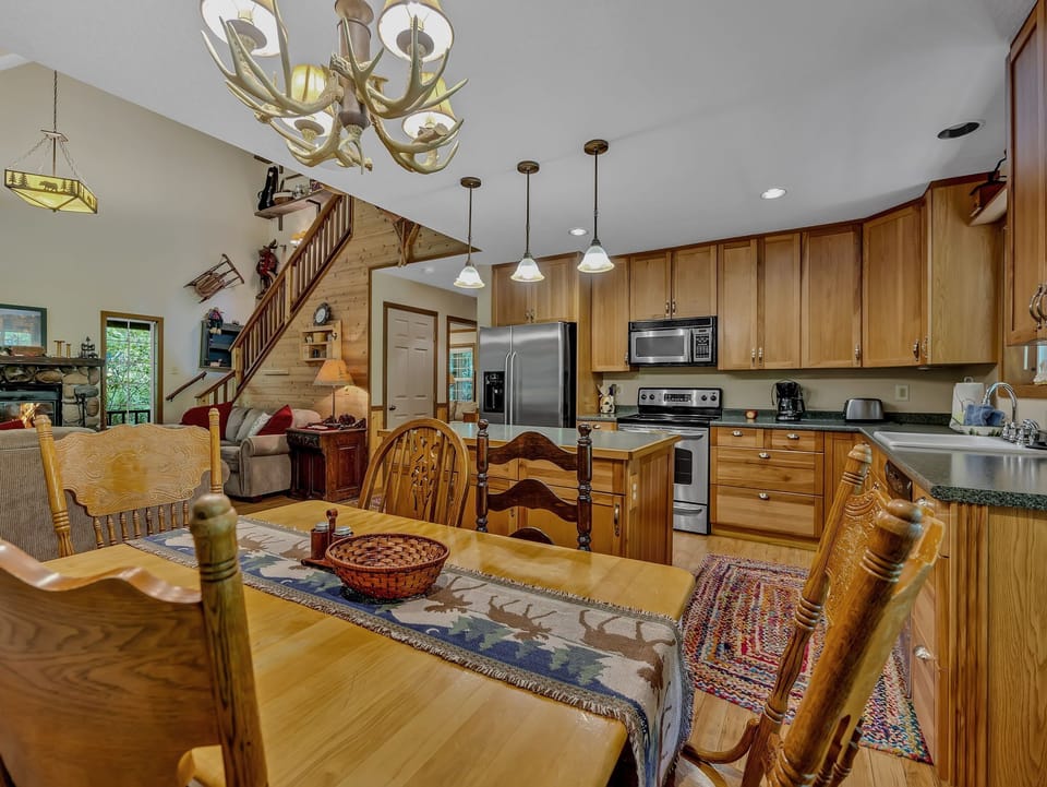 Moose Manor- Dining, Kitchen Area