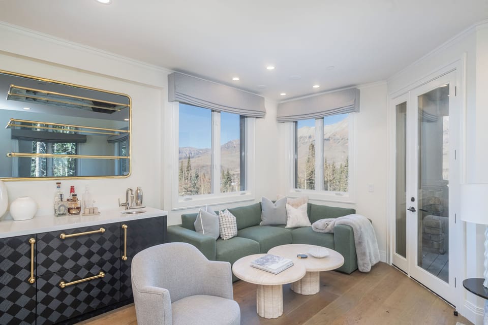 4.0-telluride-lorian-rise-living-room-