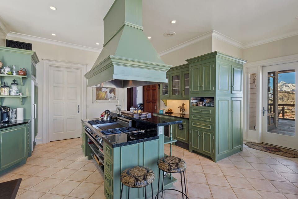 3.3-saison-cinq-mountain-village-kitchen4