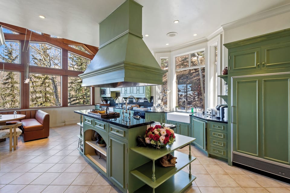 3.0-saison-cinq-mountain-village-kitchen1
