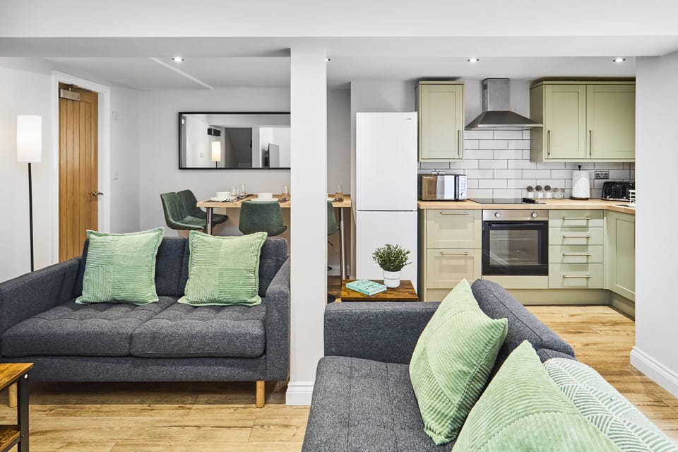 F1, Living Room/ Kitchen