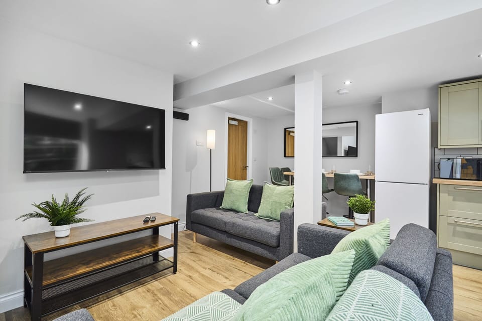 F1, Living Room