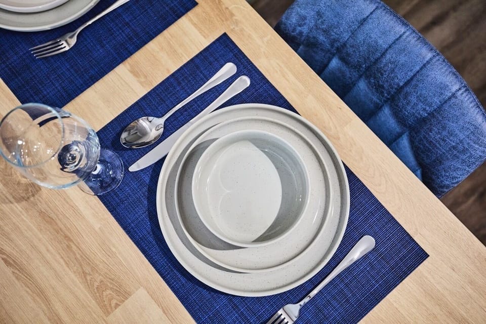 F2, Dining 
