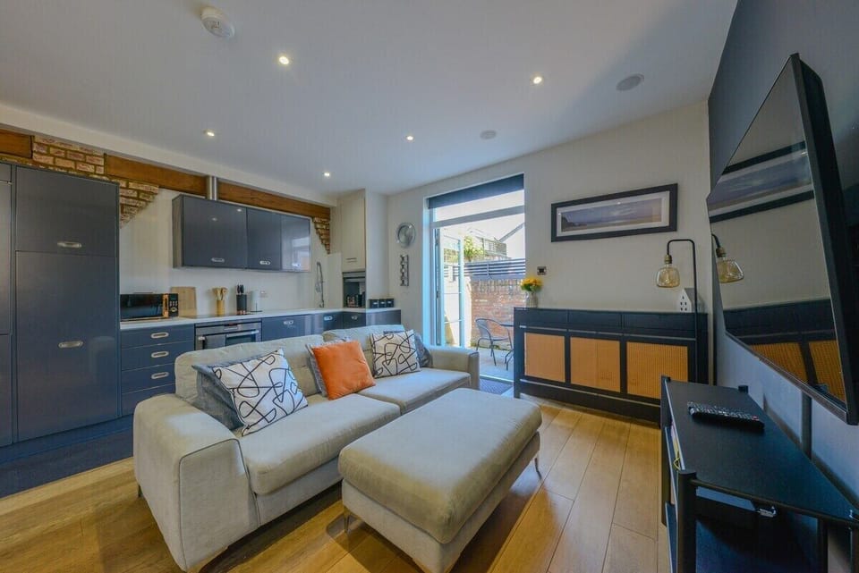 Living Room / Lounge
