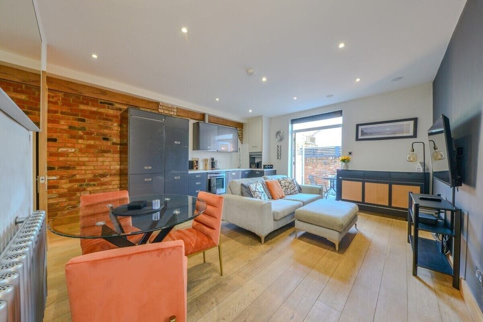 Living Room / Lounge