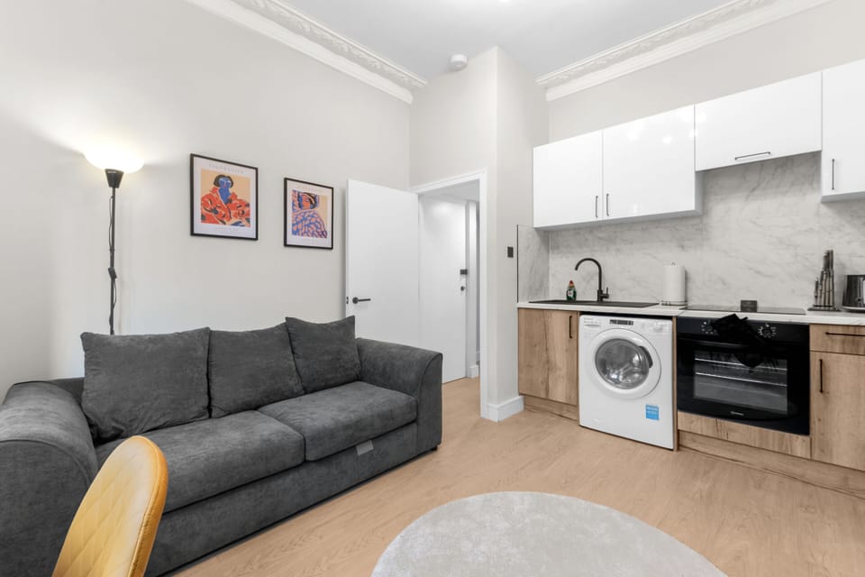 Open Plan Living Room/Kitchen