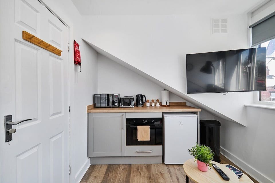F3, Kitchenette 