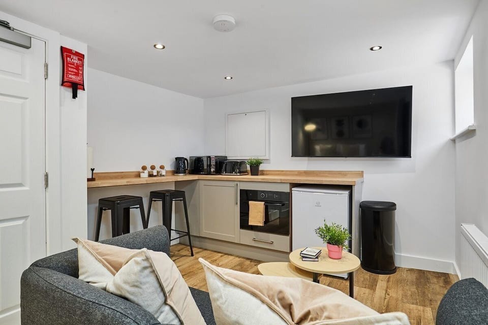 F1, Living Room/ Kitchenette
