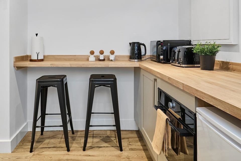 F1, Kitchenette
