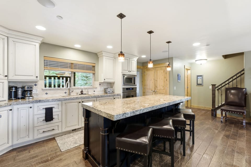 Host memorable group meals with a fully equipped kitchen. 