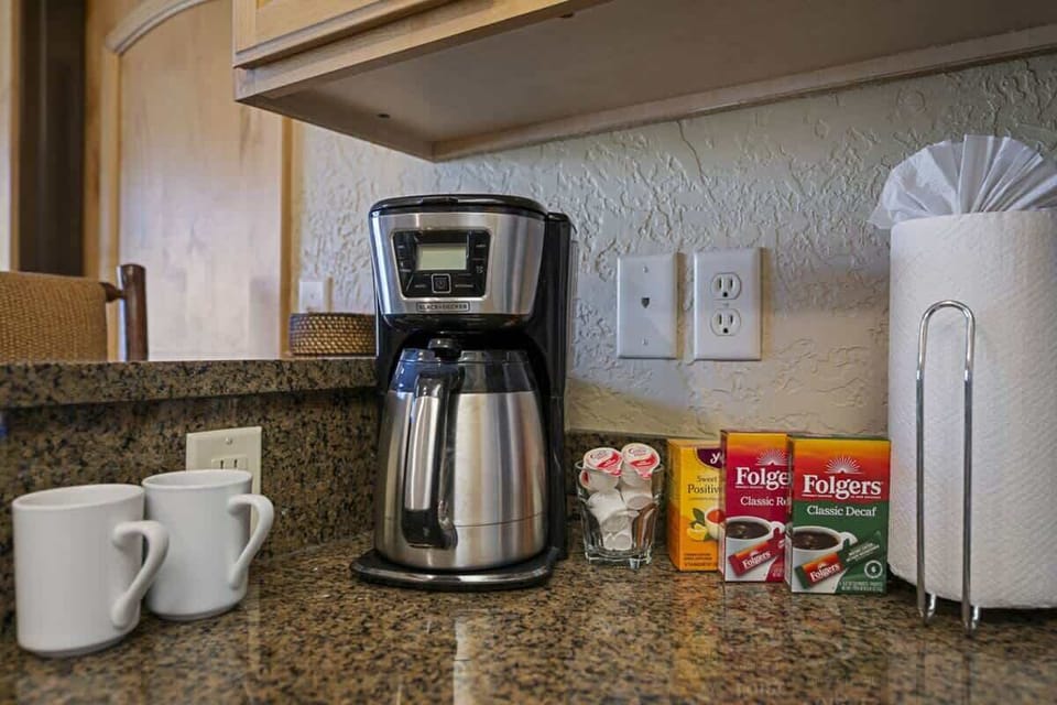 Coffee Machine w/Coffee and Tea