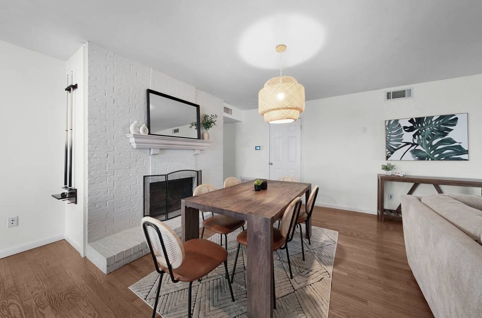 Breakfast nook & Coffee Bar