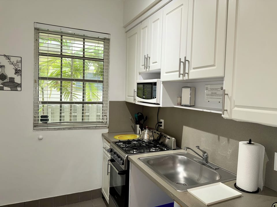 Full Kitchen, Gas Stove