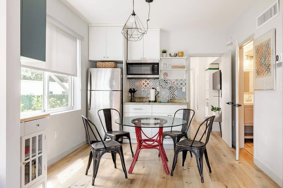 Dining for 4 guests