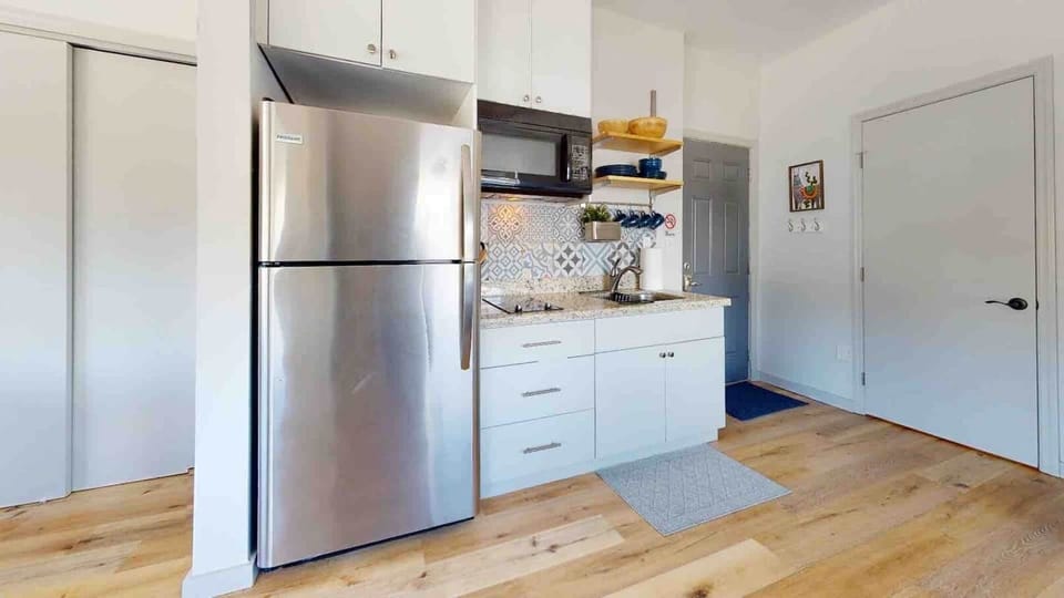 Full Apartment-Sized Kitchen