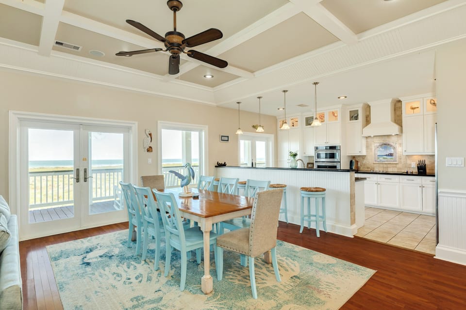 Sit up to 8 at the dining table