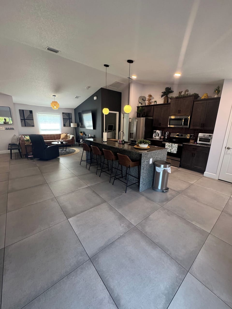 KITCHEN/ DINING ROOM 