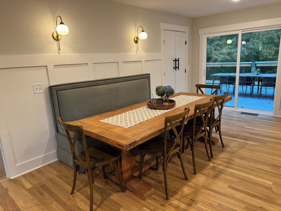 Banquette dining seating for 8 people