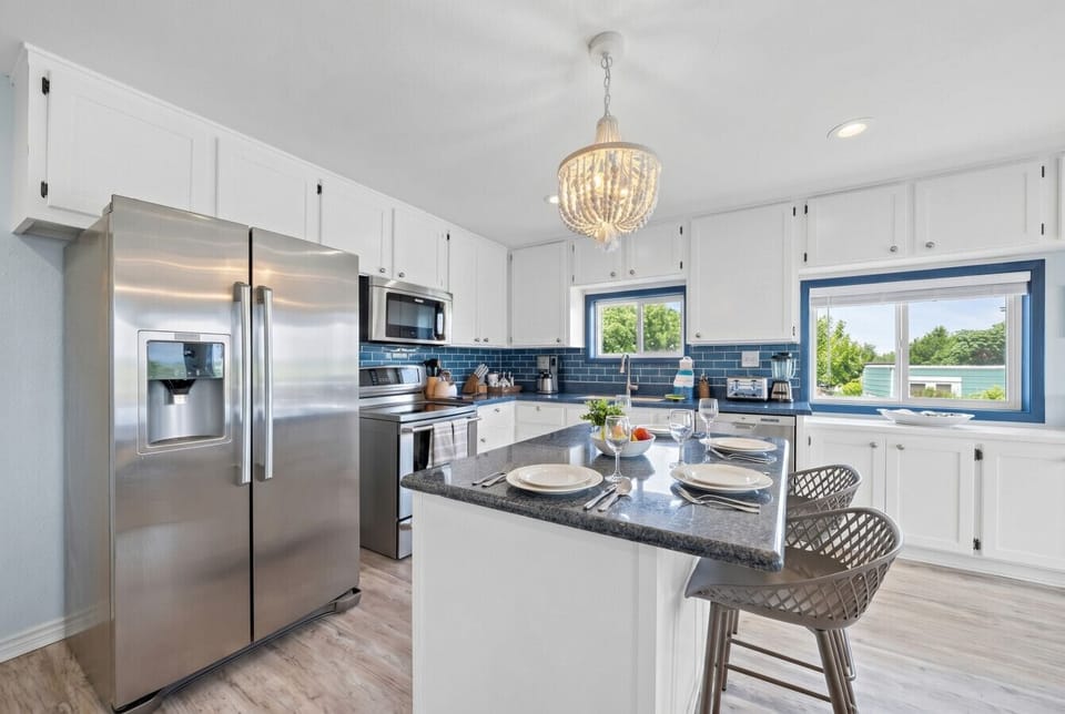 A kitchen perfect for preparing meals for the family!