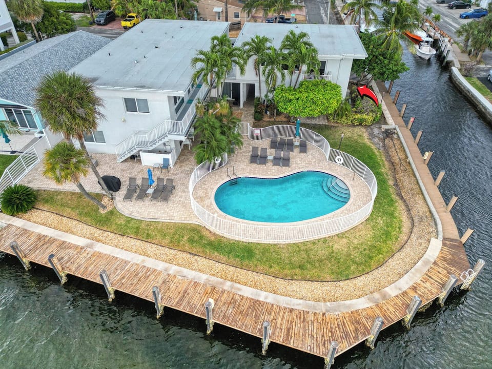 Aerial of pool + building
Private 8-unit property with quiet surroundings.