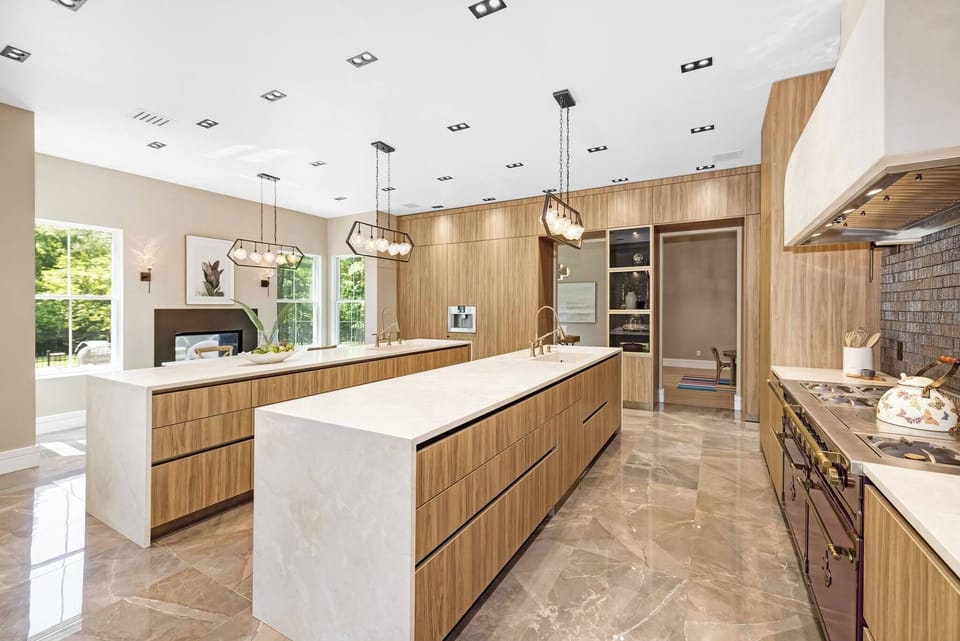 arge kitchen islands ideal for prepping, serving, or enjoying casual breakfasts.