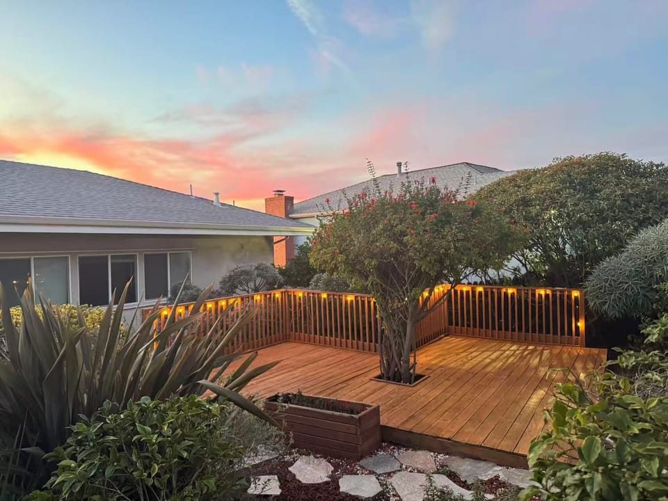 Cozy front-yard deck with comfortable seating and beautifuol sunset views.