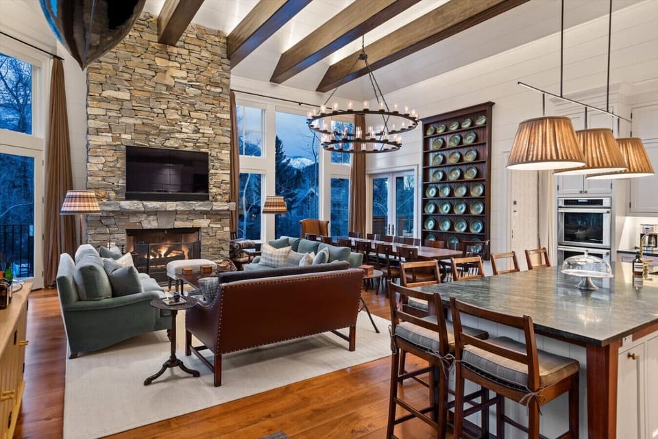 Open Concept Kitchen, Dining Area & Living Room
