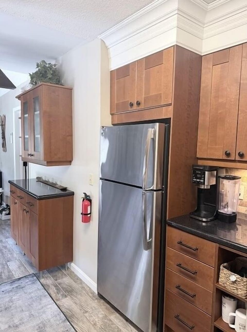 Fridge/coffee pot w/individual pod and pot brewing options