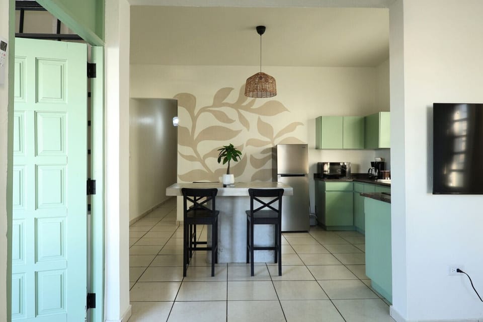 Kitchen & Dining 1