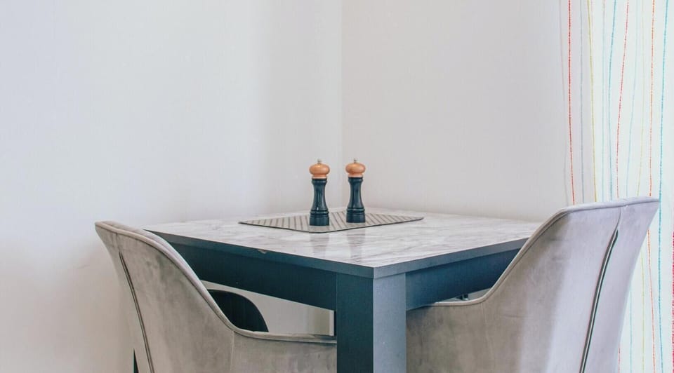   AVO Apartments Short Lets & Serviced Accommodation