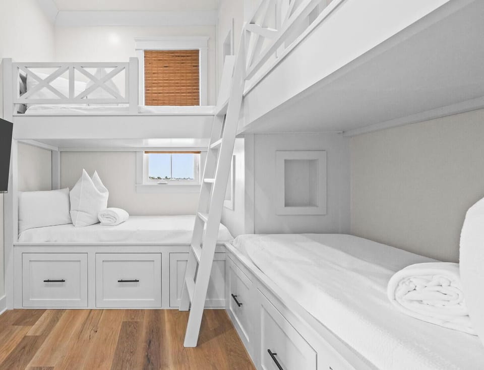 2nd Floor Bunkroom