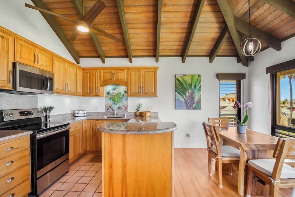 Kitchen & Dining