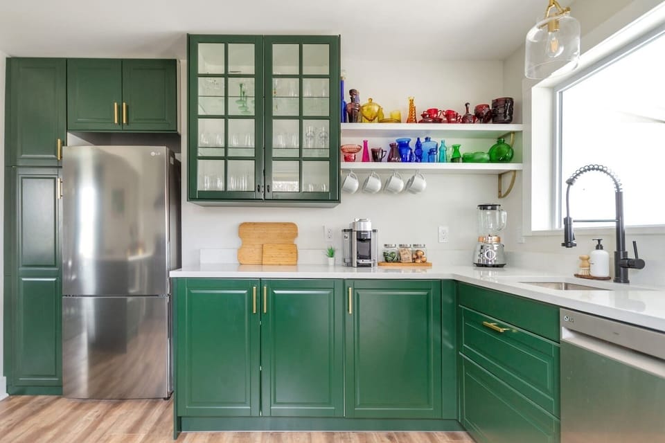 Our fully stocked kitchen is a chef’s dream, equipped with top-quality Williams Sonoma cookware. From an air fryer and blender to a French press and precision knives, you’ll find everything you could possibly need to prepare meals with ease.