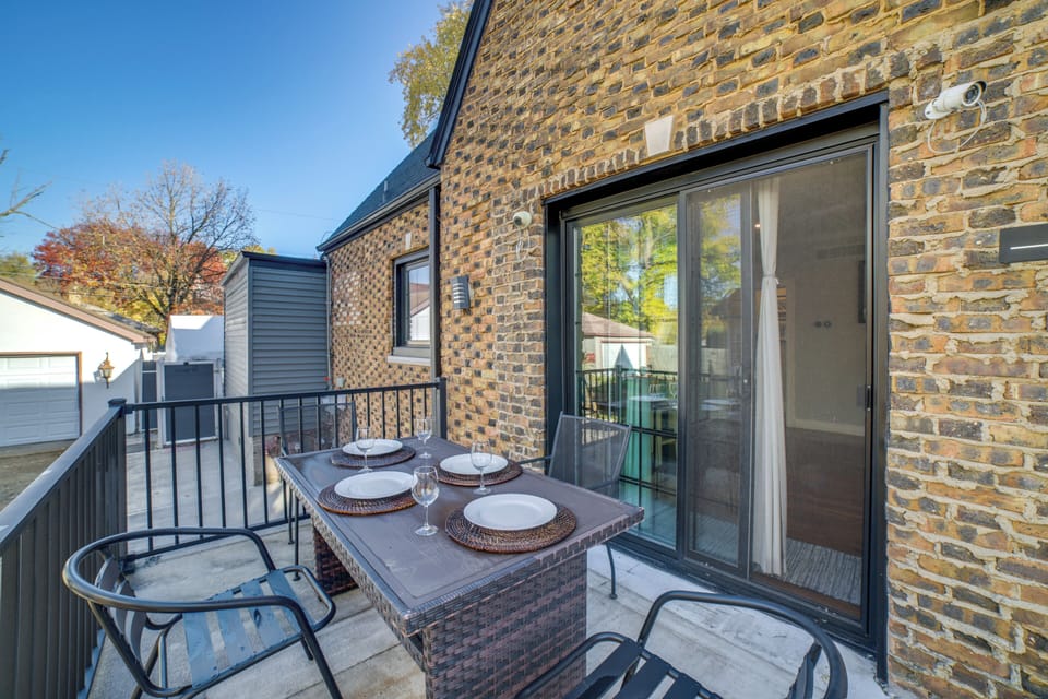 Balcony | Dining Space | Heater