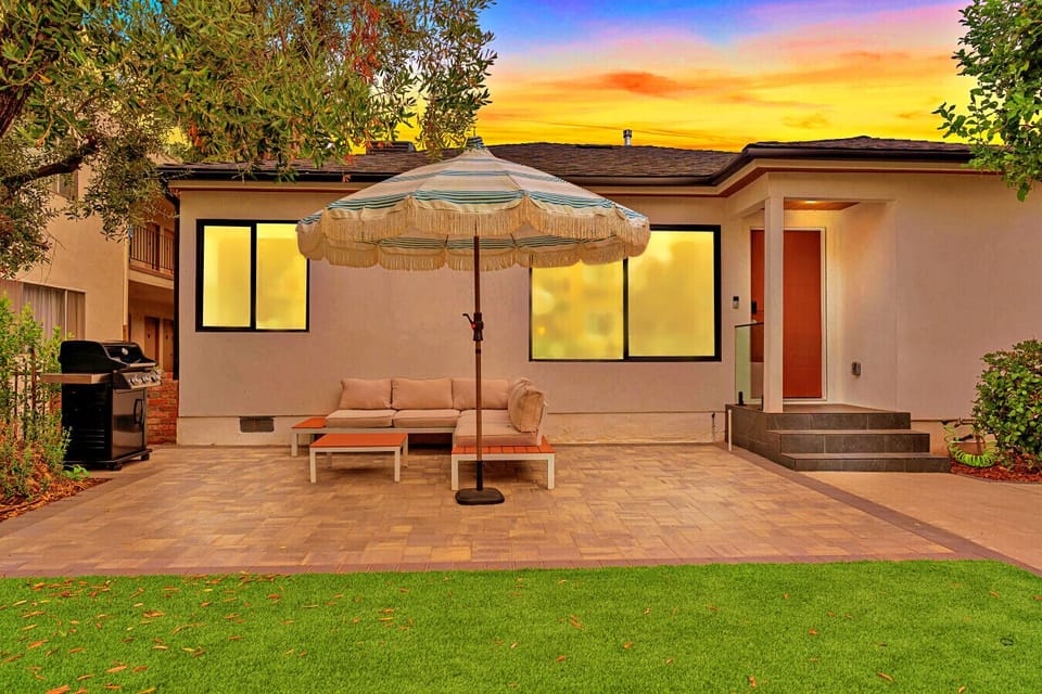 Exterior: Front Yard/Patio