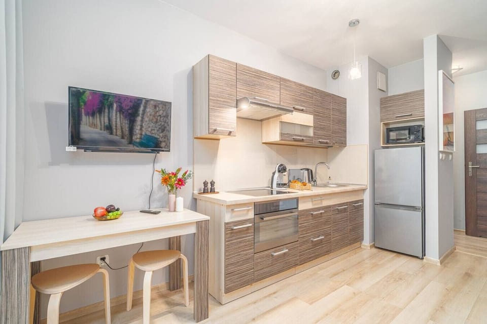 Centrally Located Apartment with Balcony Perfect for Four | Book Now With RENTUJEMY