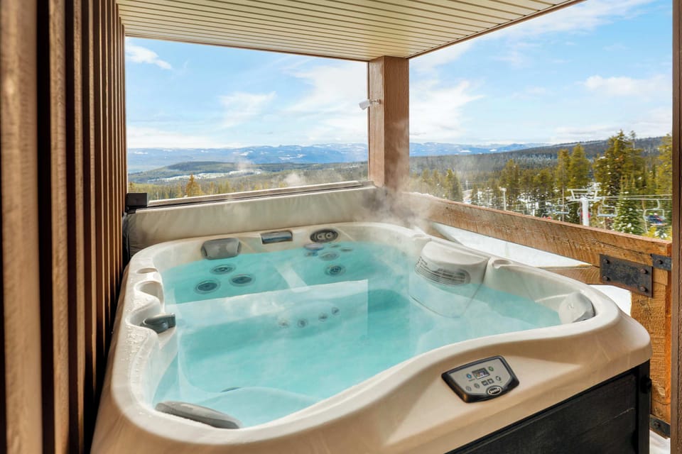 Indoor spa tub
