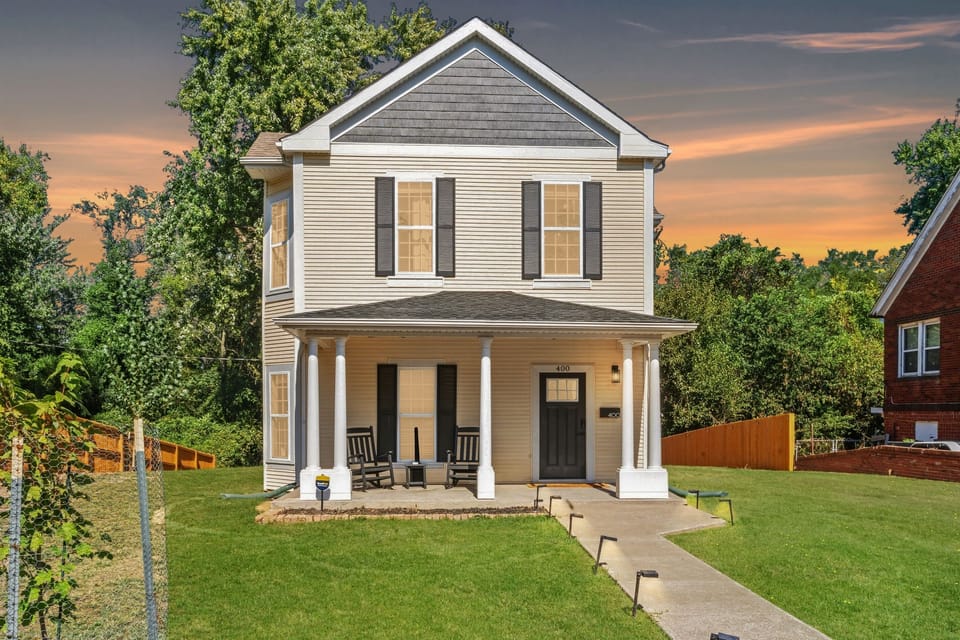 Welcome to Horizon Haven - a fully renovated 1921 Alton gem where historic charm meets modern comfort. Your getaway begins here.