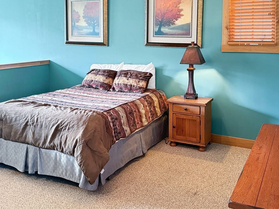 Queen Bed in Loft 2