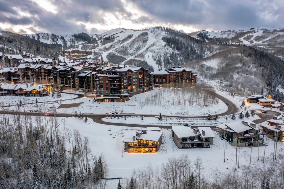 Private Deer Valley Mountain-Modern Home w/ Hot Tub, Outdoor Seating, Firetable