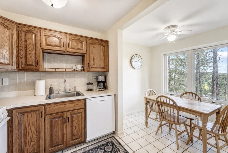 Kitchen and eat in area
