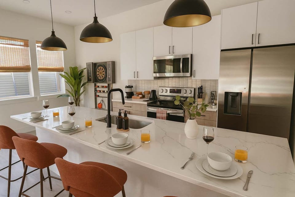 Kitchen Bar Located at 7303