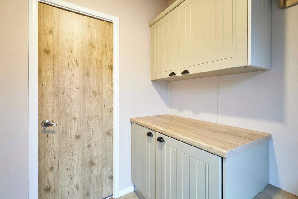 Water's Edge Lodge, Allerthorpe Golf & Country Park, York - Host & Stay
