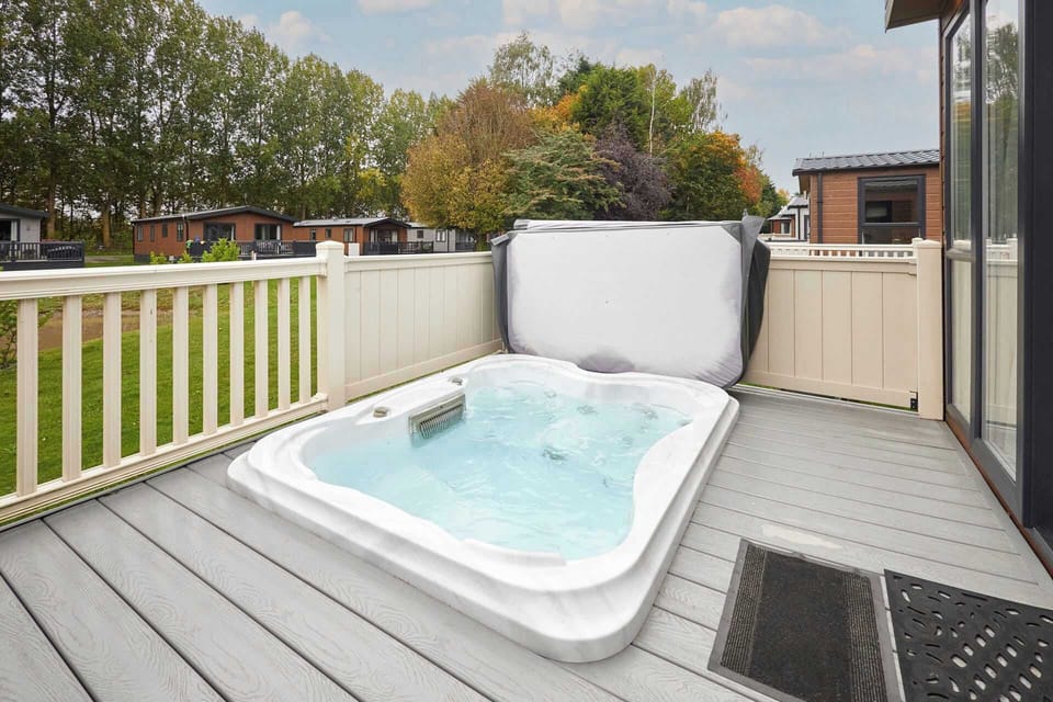 Baker's Lodge,  Allerthorpe Golf & Country Park, York - Host & Stay