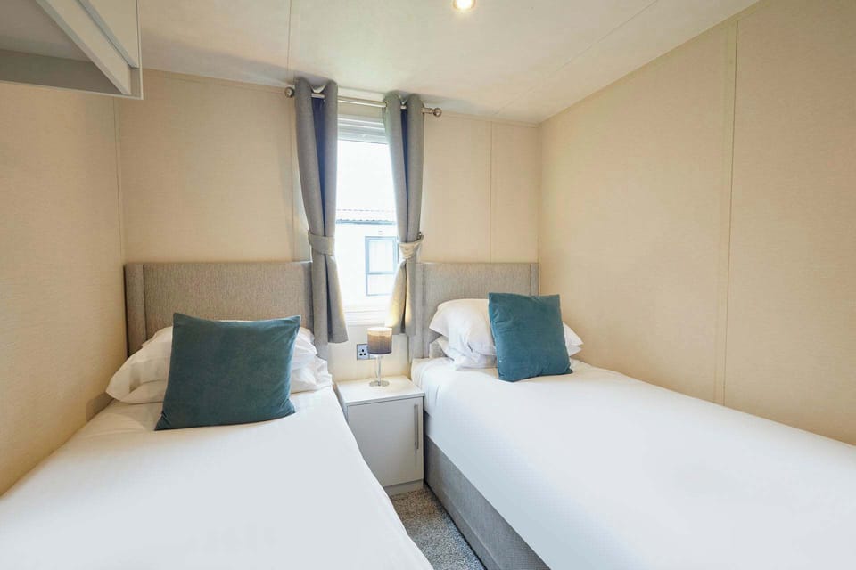 Tarn Lodge,  Allerthorpe Golf & Country Park, York - Host & Stay