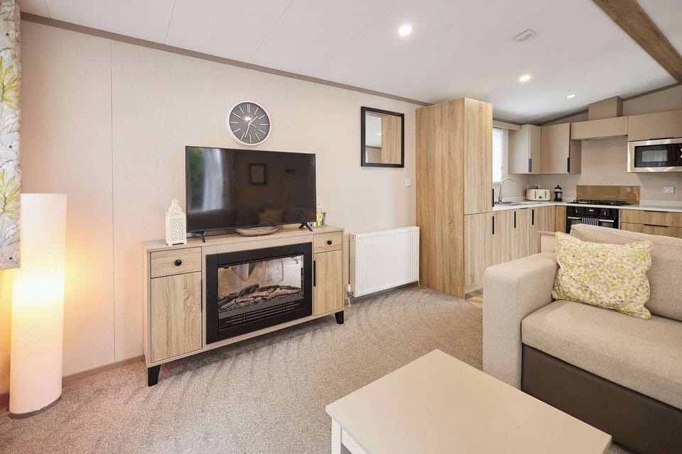 Stone Beck Lodge,  Allerthorpe Golf & Country Park, York - Host & Stay