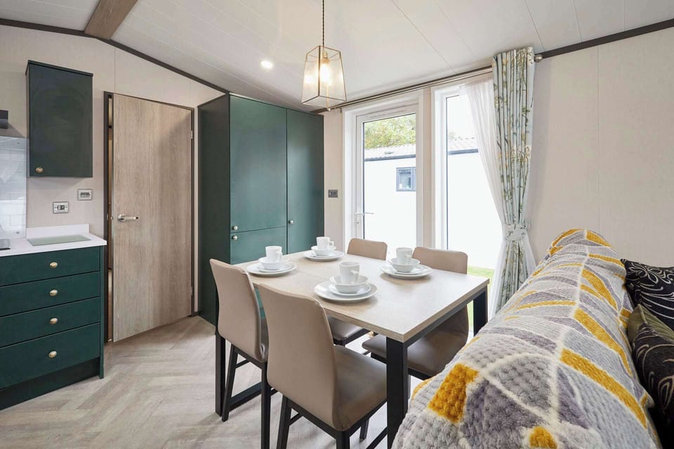 Teejay's Lodge, Allerthorpe Golf & Country Park, York - Host & Stay