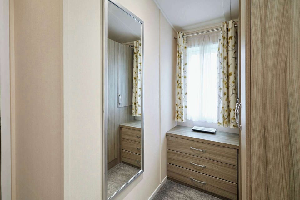Woodpecker Lodge,  Allerthorpe Golf & Country Park, York - Host & Stay