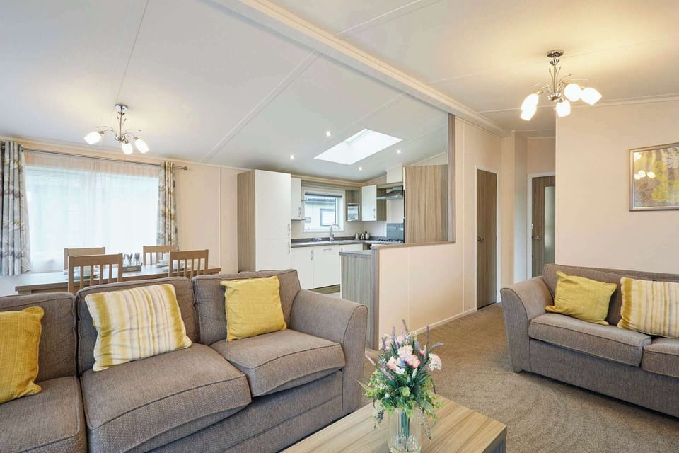 Woodpecker Lodge,  Allerthorpe Golf & Country Park, York - Host & Stay