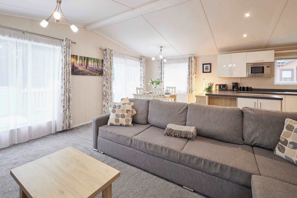 Primrose Lodge, Allerthorpe Golf & Country Park, York - Host & Stay